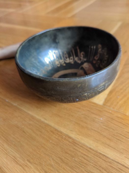 пееща купа с красив звук