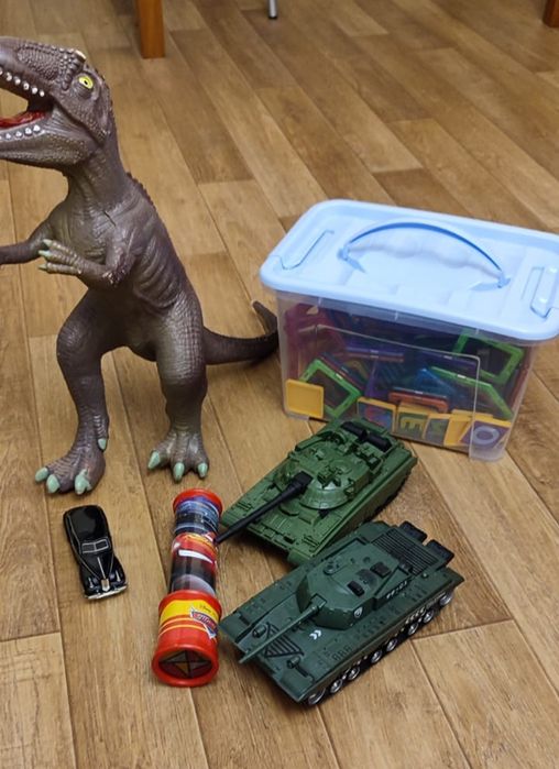 Продам игрушки в комплекте