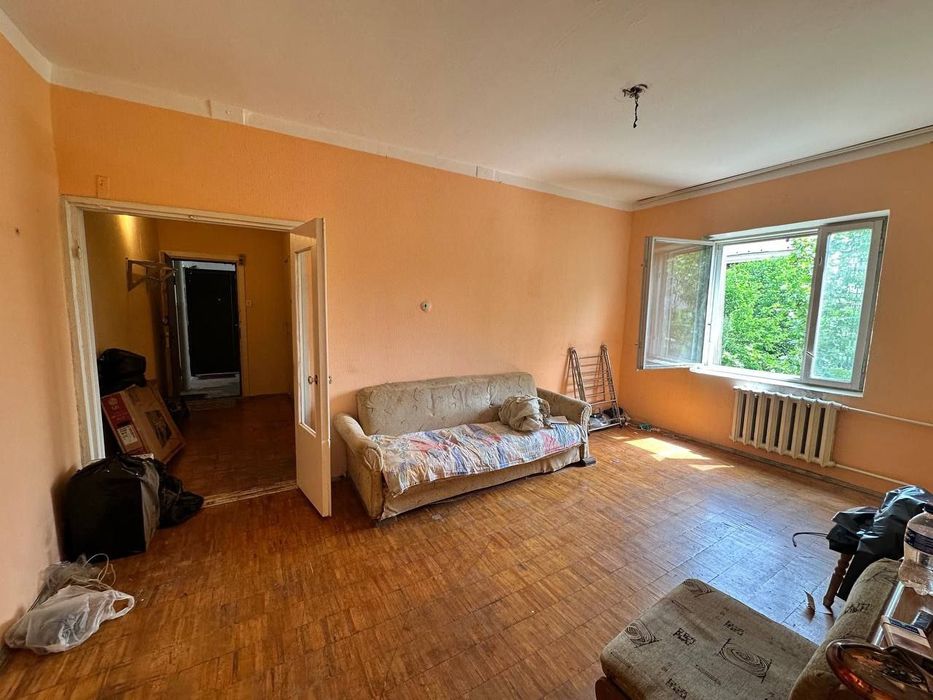 Продаётся 1/4/5 на м-в Карасу 2