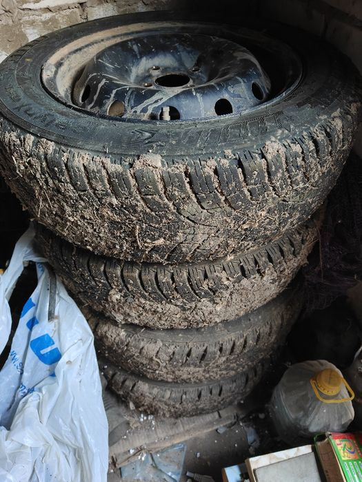 Зимние шины Триангл с дисками. 100000 тенге. 185/65/15.Қысқы шиналар