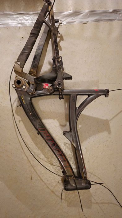 Pivot Mach 6 XL 27.5 carbon за части