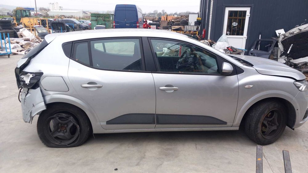 Dacia sandero 3 avariata