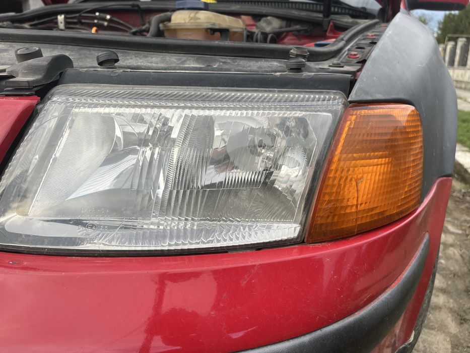 Faruri vw passat b5 in stare foarte buna