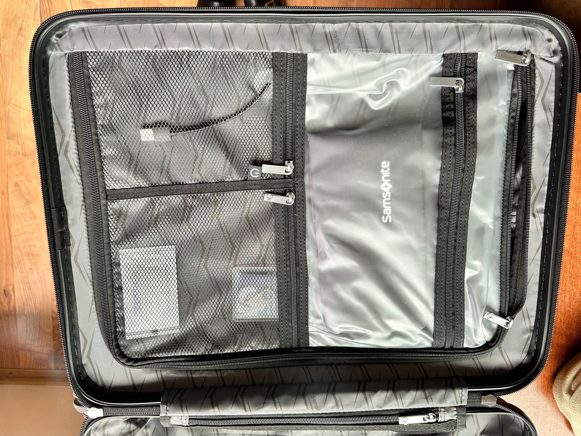Луксозен кабинен куфар Samsonite