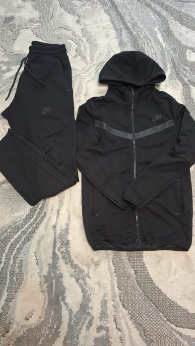 Trening Nike Tech