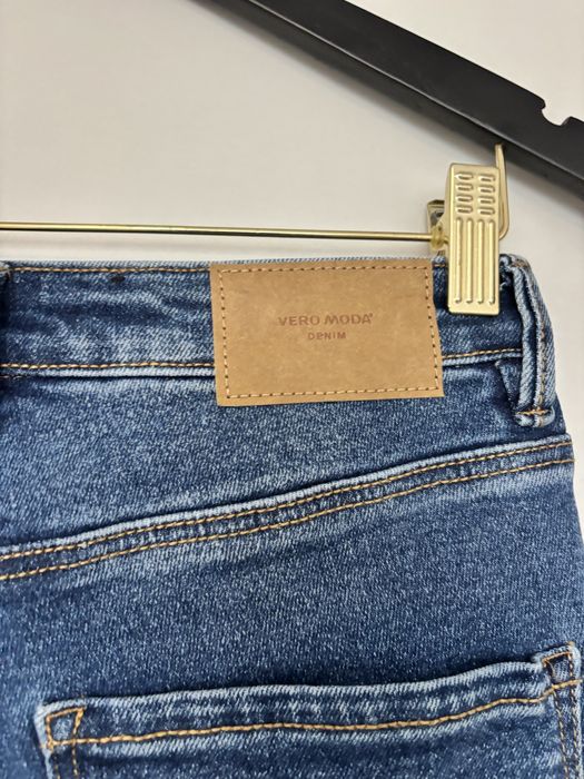 Blugi noi Vero Moda