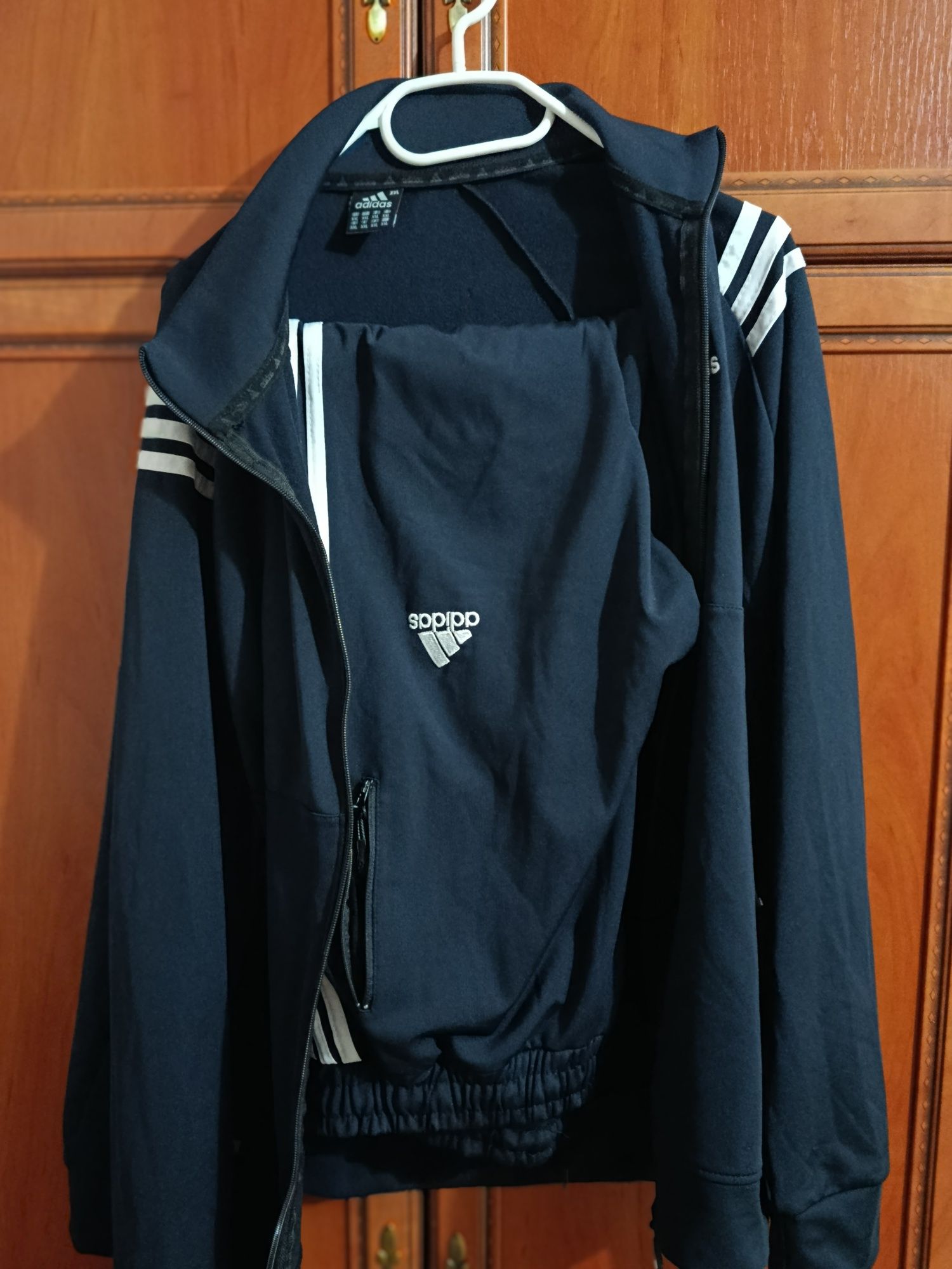 2 Treninguri Adidas ambele mărimea xxl
