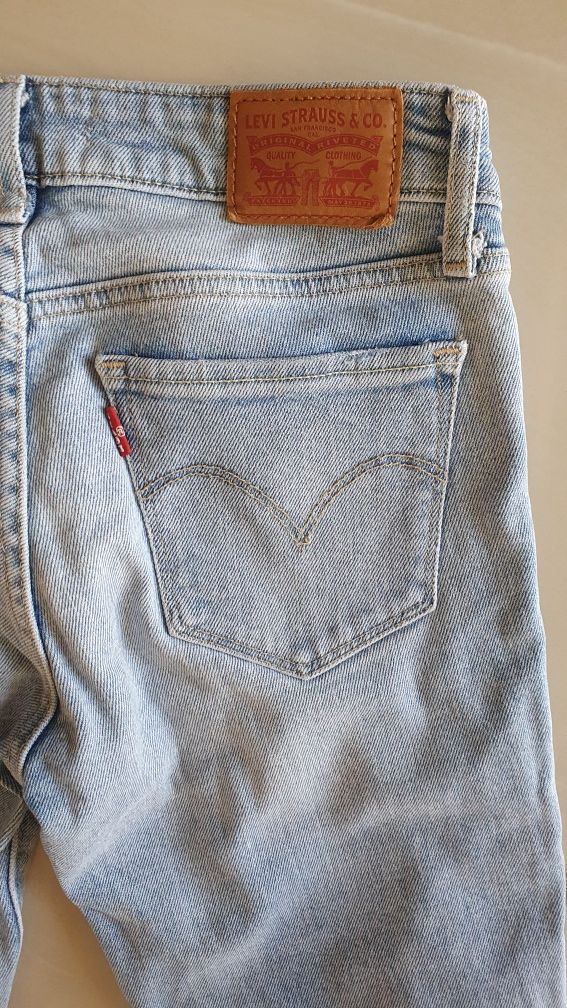 Jeansi / Blugi Levis 711