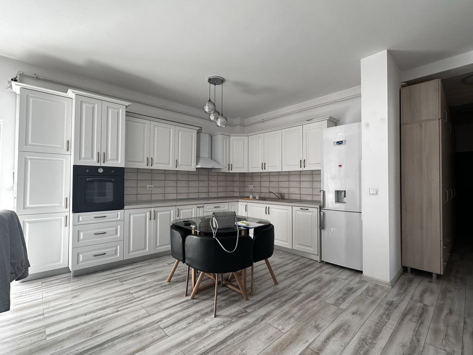 Inchiriez aptartament  moder cu curte zona Academia fortelor terestre