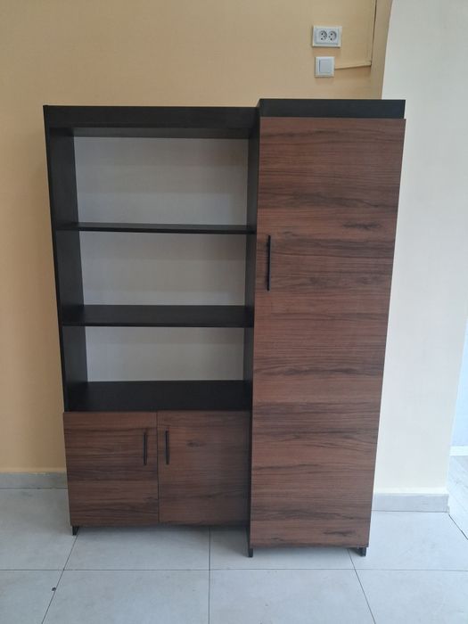 Yangi Ofis mebellari
Bir dona ofis stoli va shkaf — holat