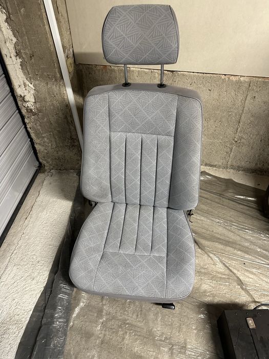 Седалки за c124 купе