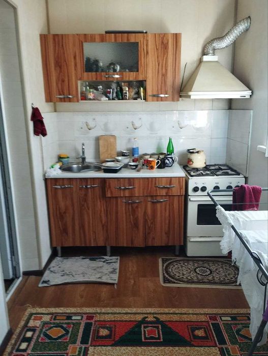 Продам 4 комнатную   на Карасу 1  лоджия  6 на 2 
возле  Дунё