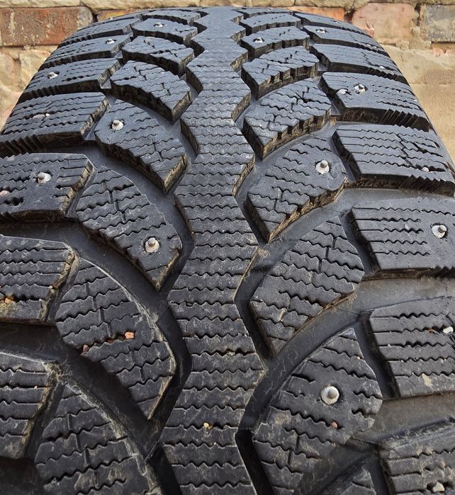Комплект  265/60/18 bridgestone шипы