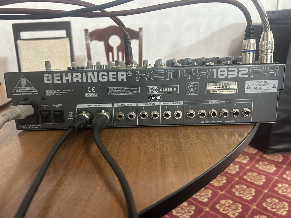 Продаётся 18-канальный микшерный пульт Behringer XENYX X1832