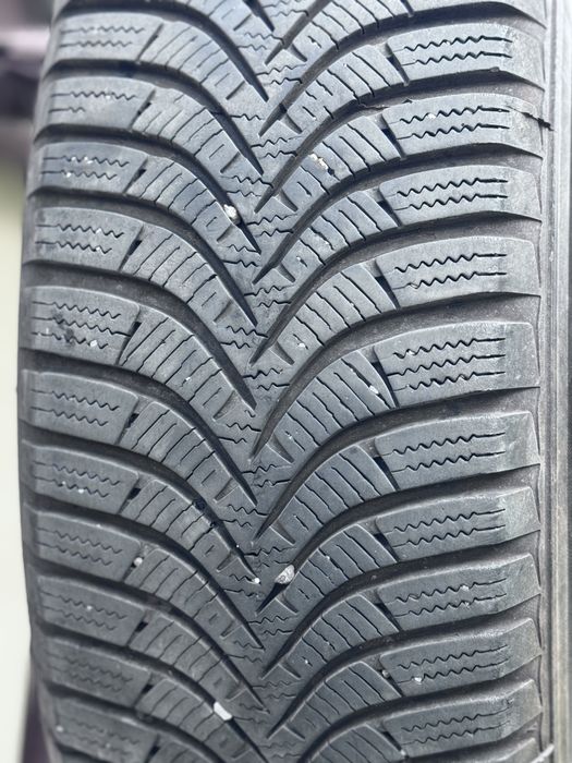 2 buc. Anvelope iarna Hankook, 185/60 R15 84T (390 lei amândouă)