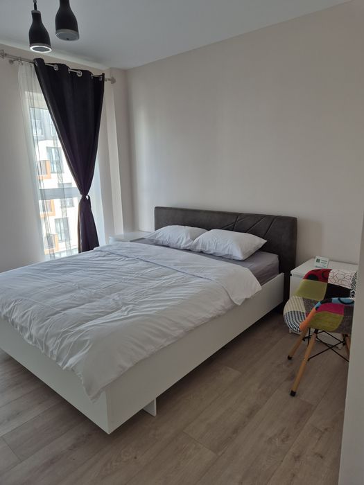PF Închiriez apartament 3 camere
