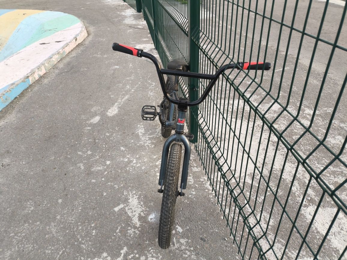 Трюковой велосипед BMX