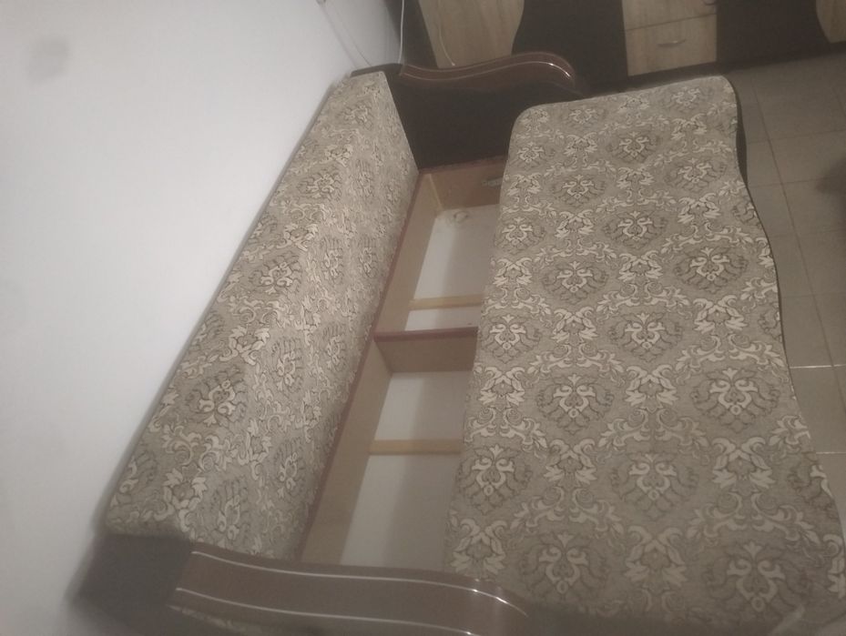 Vând canapea extensibilă