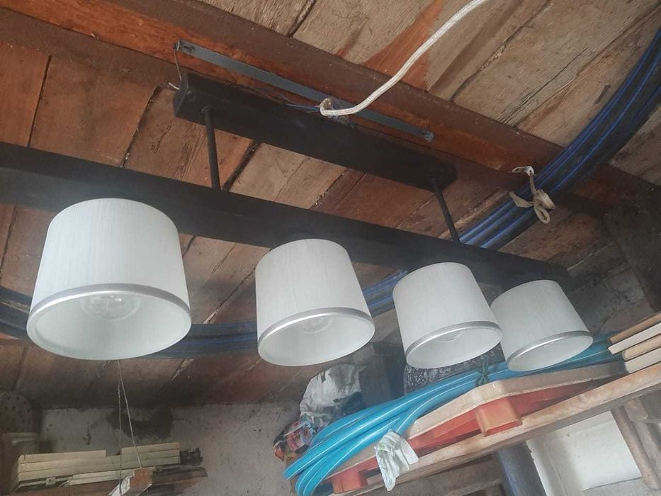 Продам люстру 4-х рожковую.