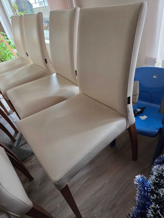 Столове за трапезна маса