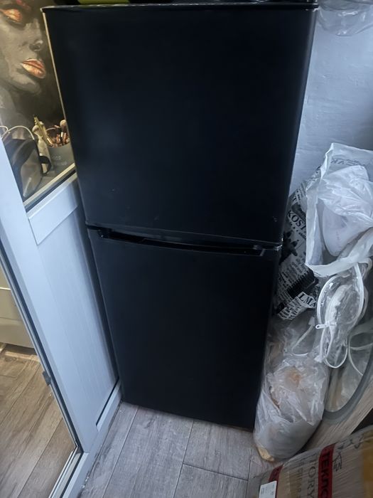 Продам Бюджетный холодильник