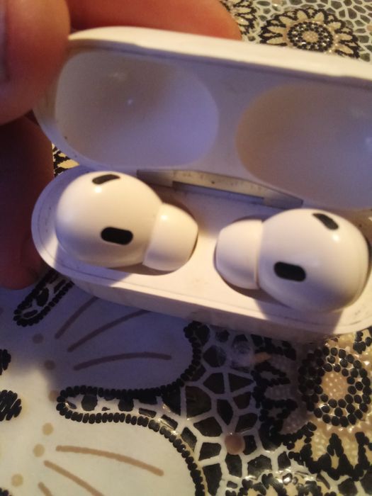 Продавам безжични слушалки Apple's AirPods Pro