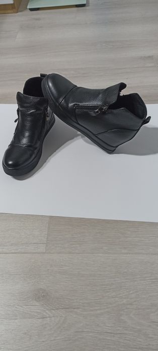 Дамски кожени боти като нови