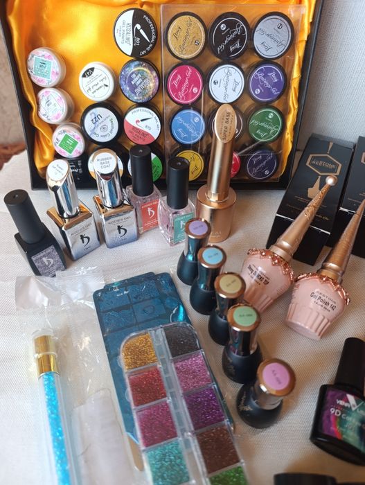 Гел лакове и сетове за декорация