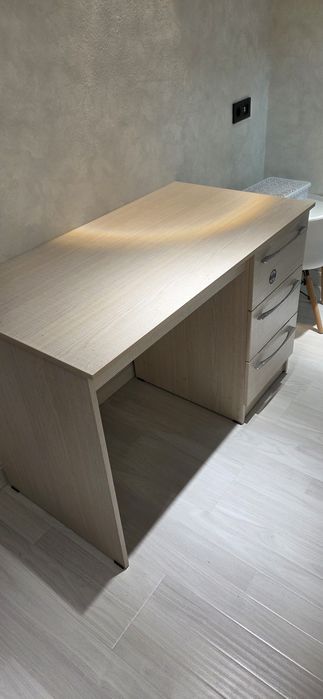 Письменный стол в отличном состоянии