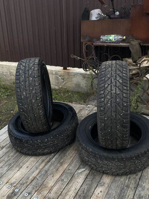 Продам комплект зимних шин