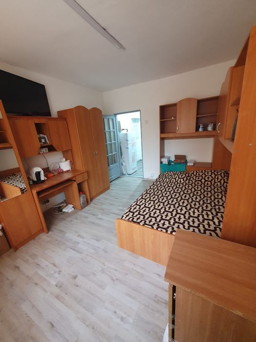 Închiriez cameră camin (Garsonieră)