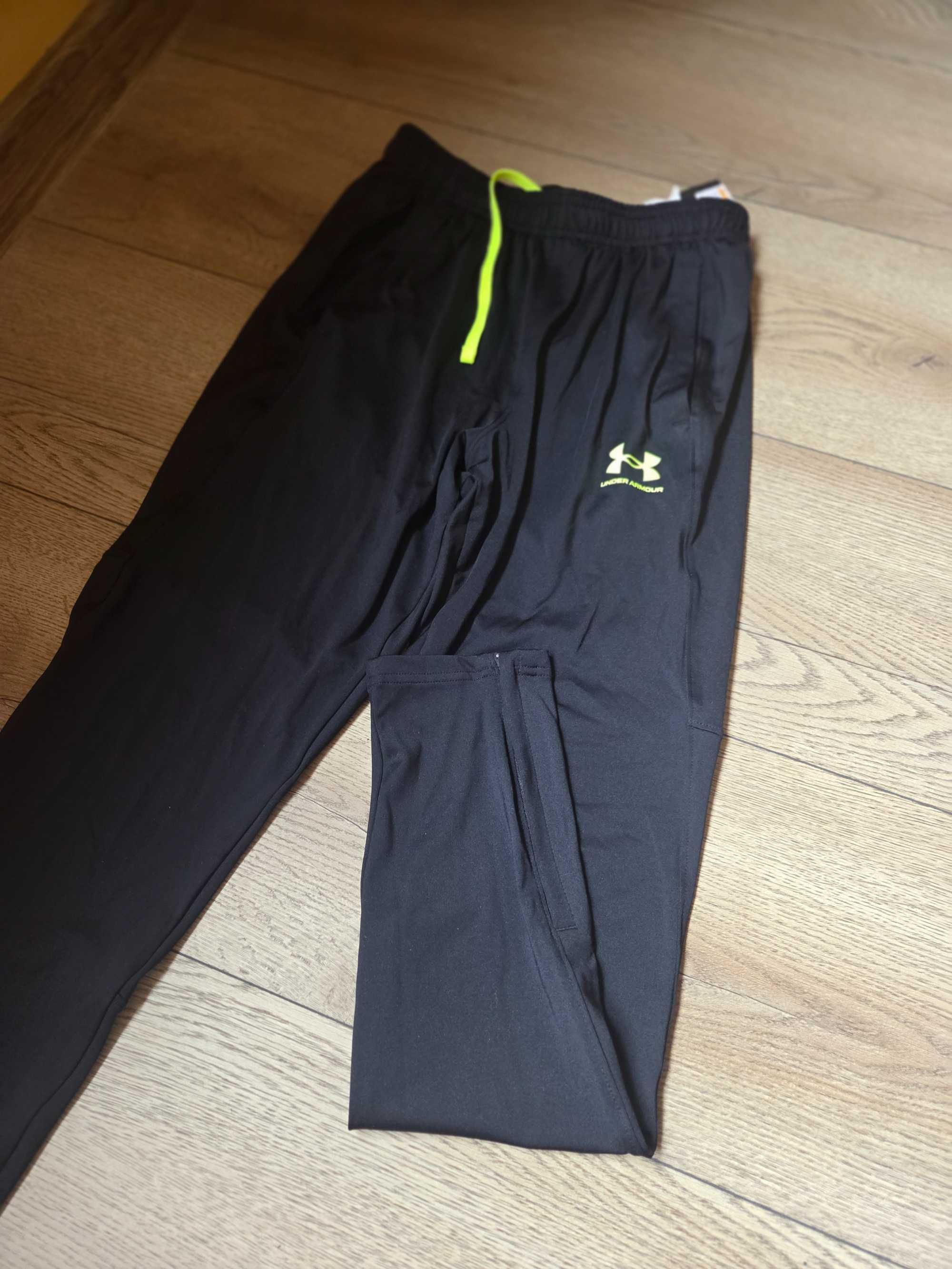 Спортно долнище UNDER ARMOUR