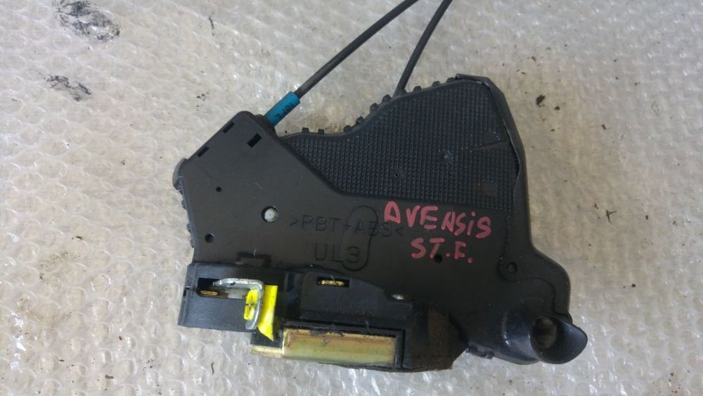 broasca stanga fata toyota avensis t25 2006