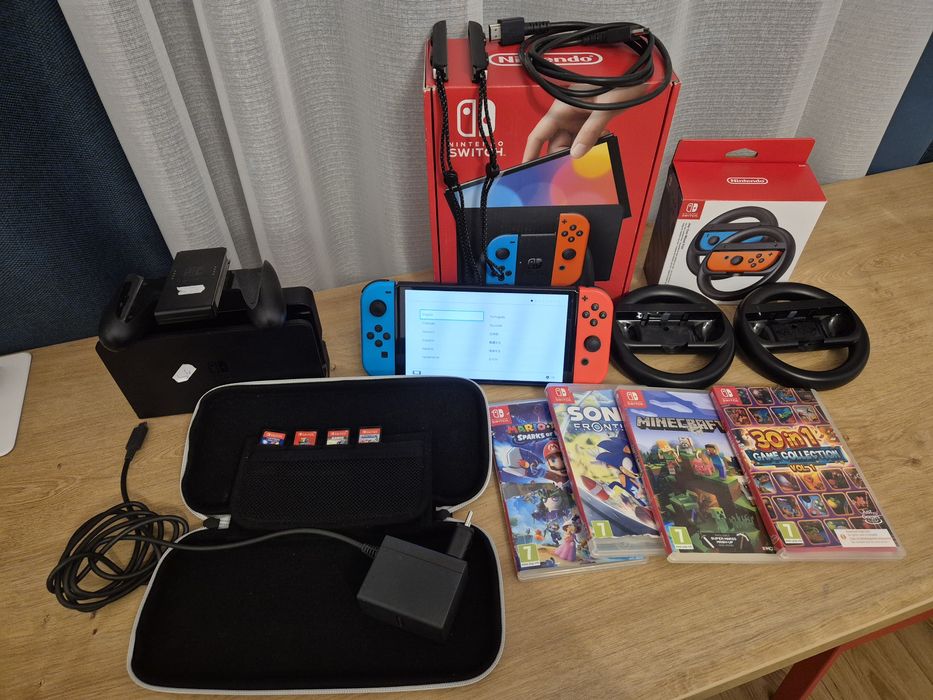 Nintendo Swich OLED + Husa + Jocuri + Volan 2 buc