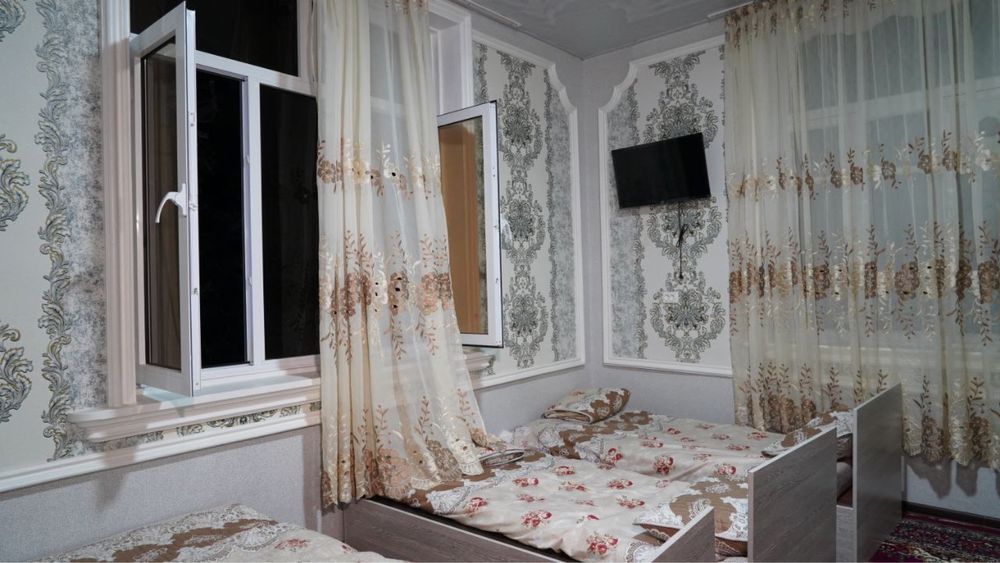 Registon oldida ogil bollar uchun kvartera bor