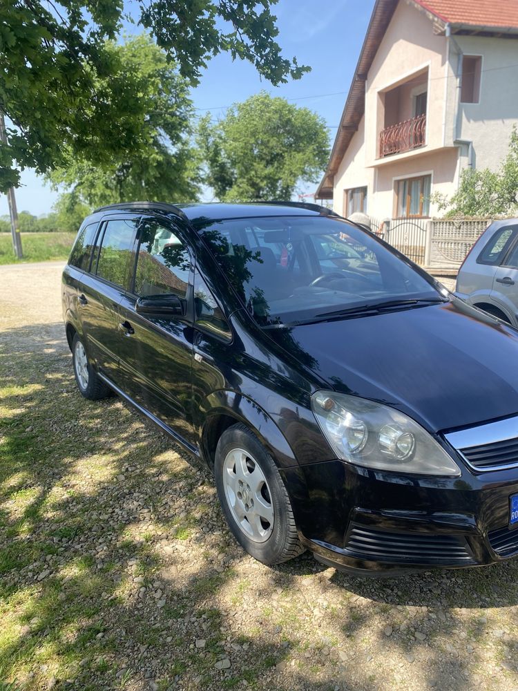 Vând Opel Zafira