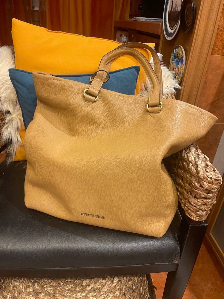 Сумка в идеальном состоянии . Emporio Armani .