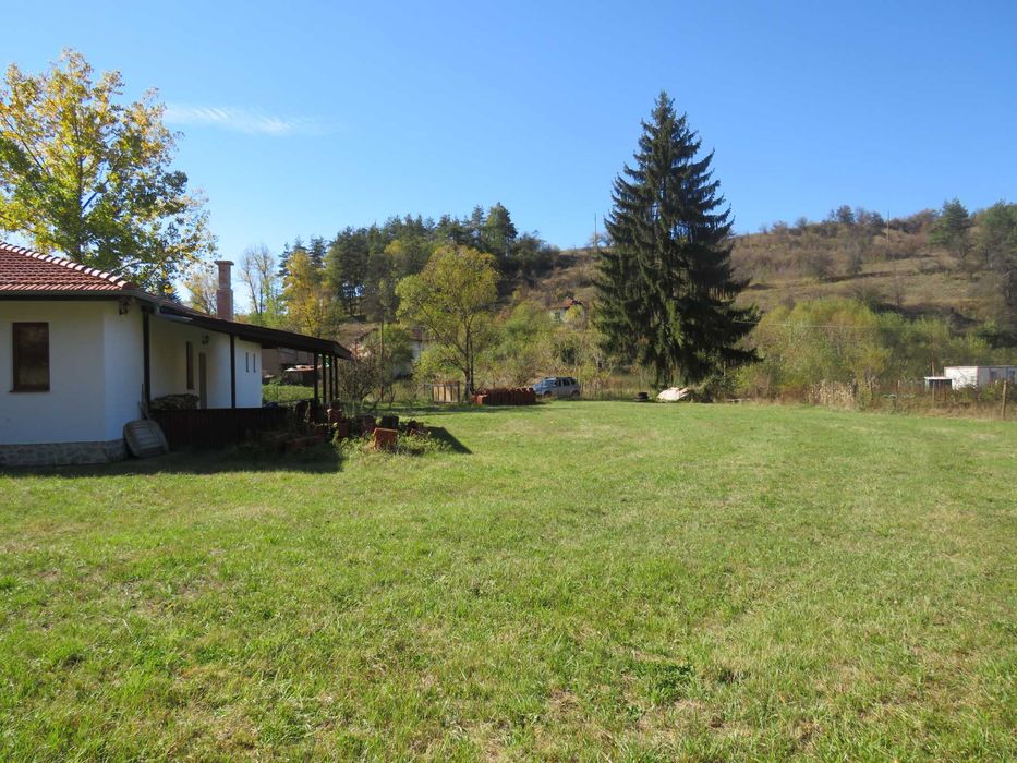 Къща със спокойна локажия и гледка към Рила, село Шипочане/реф№1000402