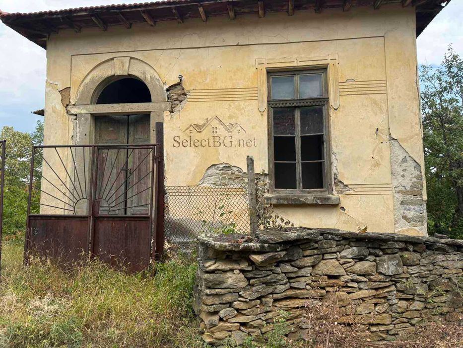 Къща с голям двор в село Руня / обл. Габрово