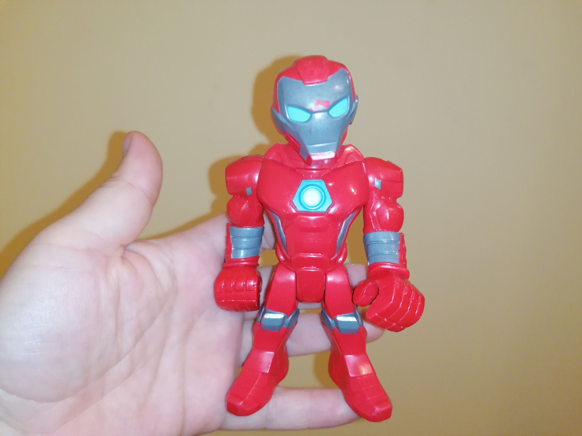 Super eroi playskool marvel /hulk, spiderman, iron, pantera