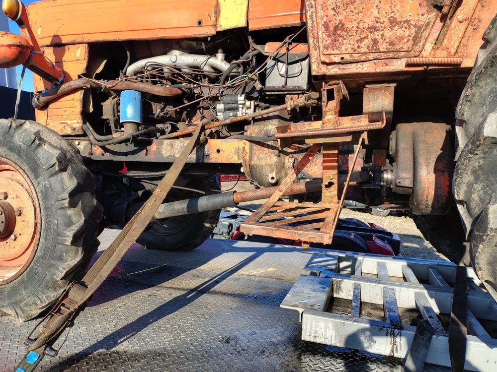 Dezmembrez Tractor U 651 4x4 cu motor Saviem