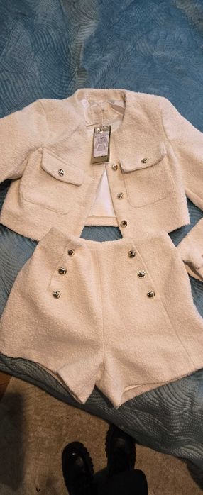 Комплект сако и къси панталони