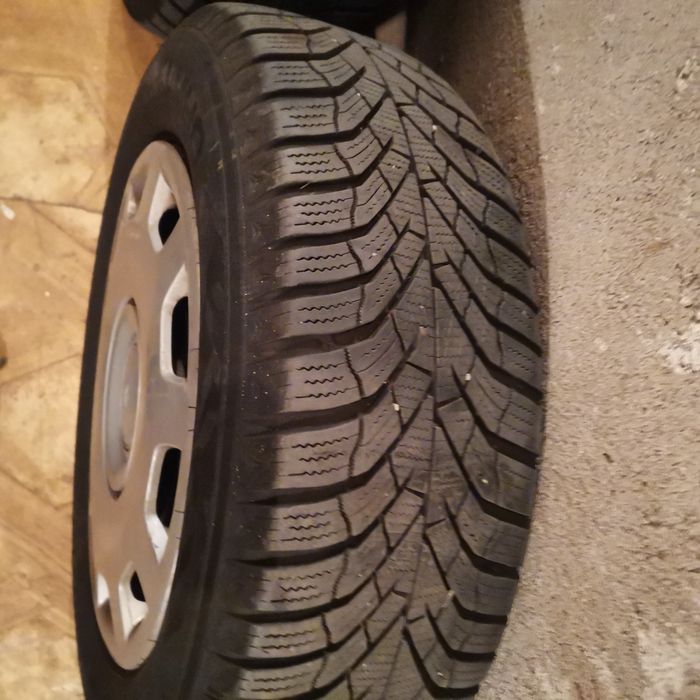 Гуми 195/65 15 с джанти за Vw