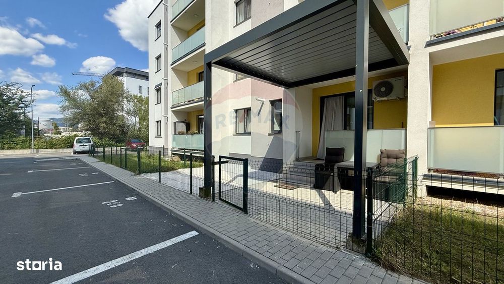 Apartament modern, cu curte și două locuri de parcare-bloc nou