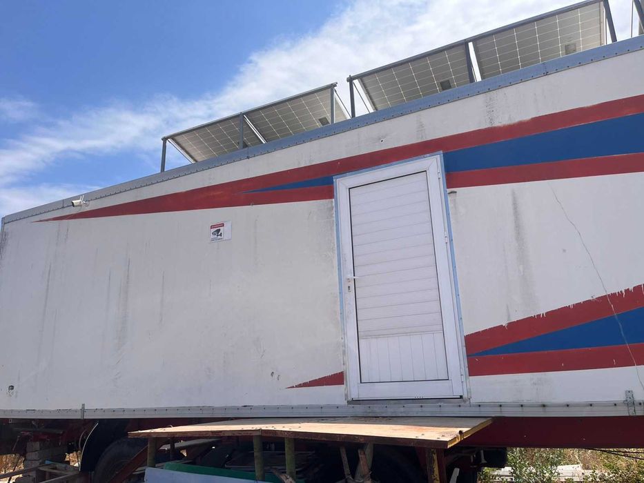 продавам мобилна термоизолирана напълно обзаведена къща