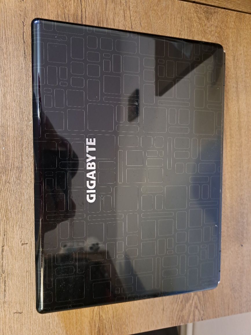 Vand Laptop  Gigabyte