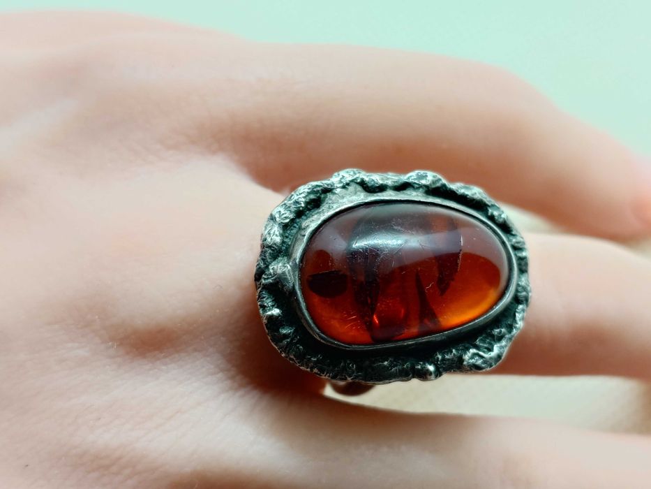 Inel din argint cu chihlimbar cabochon mare – vintage, lucrat manual