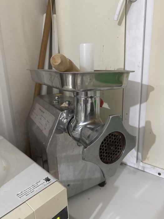 Продам срочно мясорубку