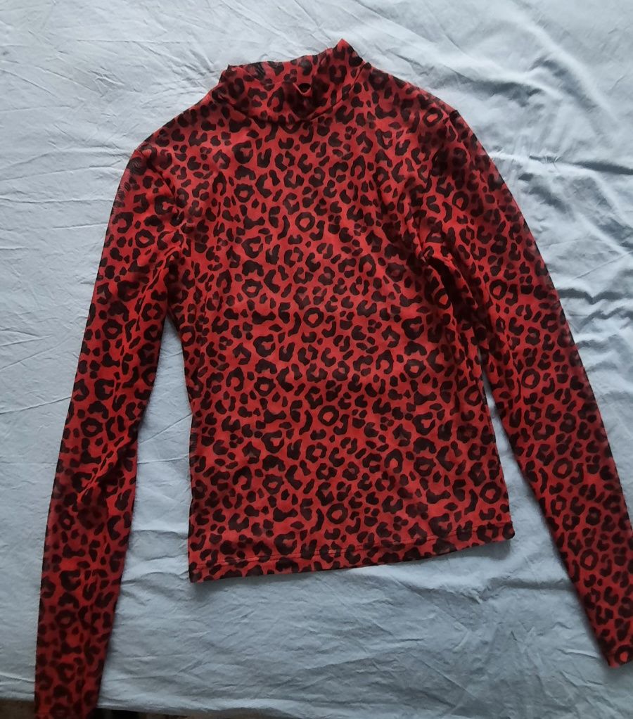 Дамска блуза размер М в червено и черно