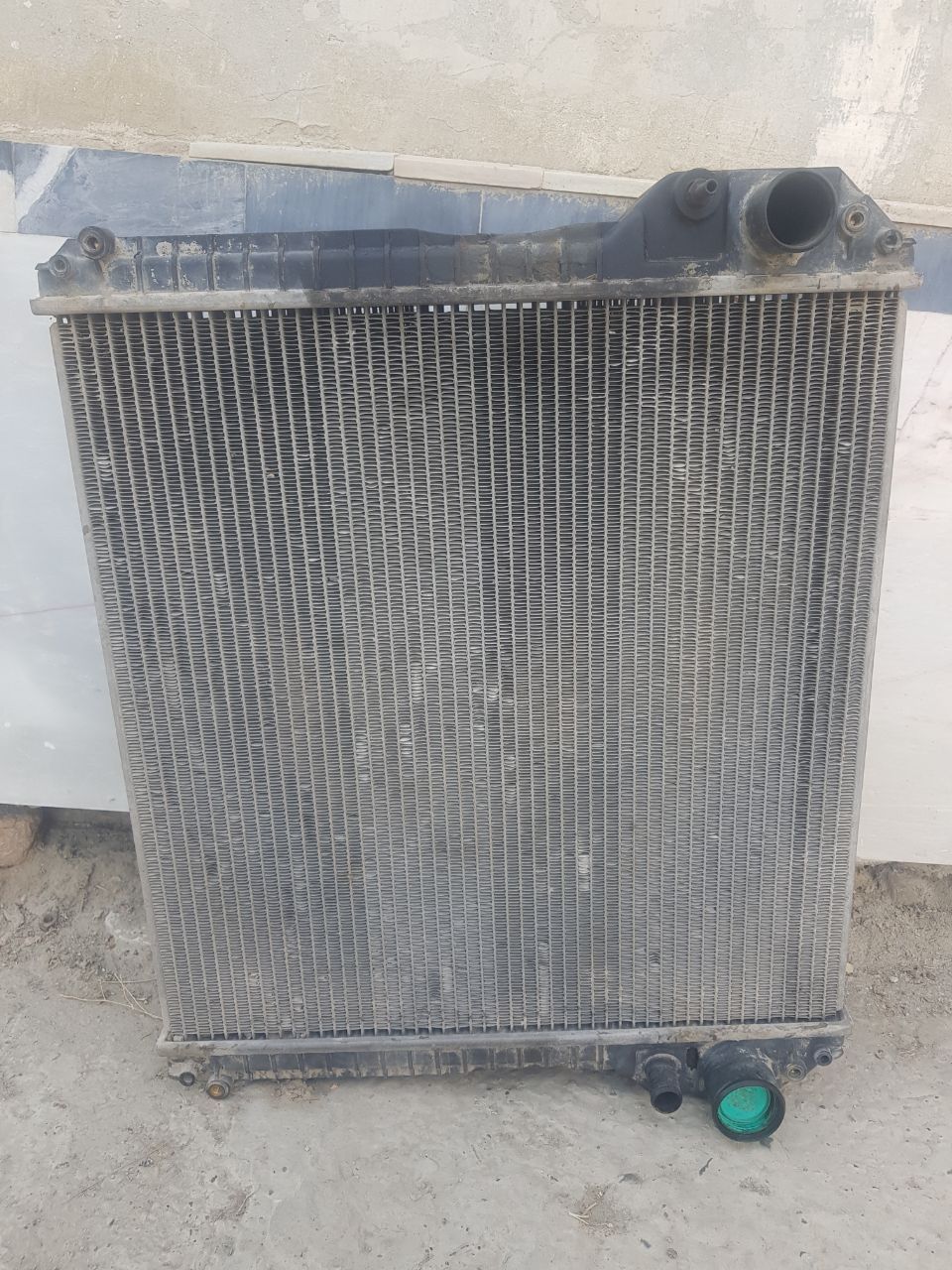 Radiator sotiladi CASE, NEW HOLLAND, JCB, TEREX tushadi.